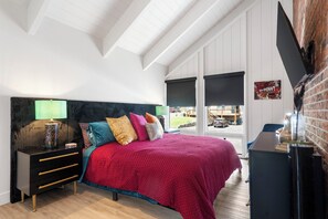 2 soverom, skrivebord, strykejern/-brett og wi-fi (inkludert)