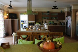 Micro-ondas, fogão, cooktop, lava-louças