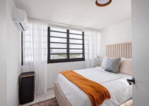4 bedrooms, desk, iron/ironing board, travel cot - La Cima PH 4BD Isla Verde Beach 1M$ View Sleeps 10 (Isla Verde)