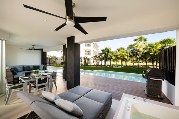 Outdoor dining