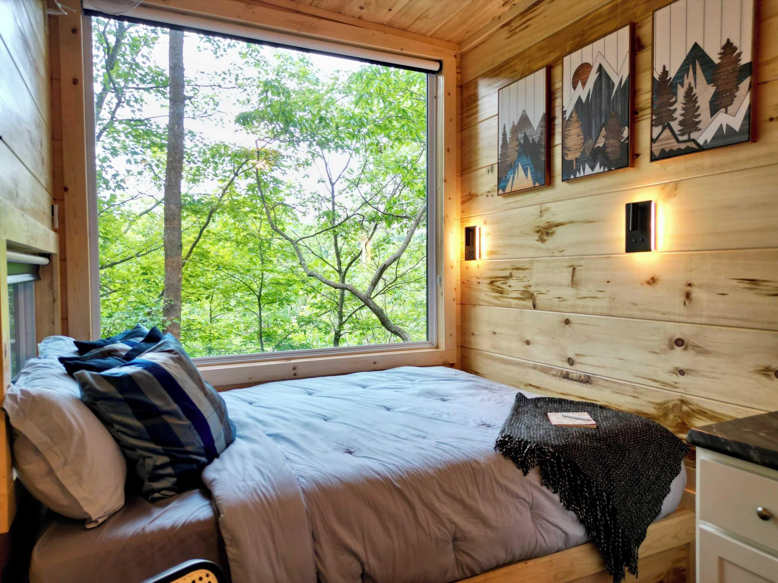 1 bedroom, bed sheets