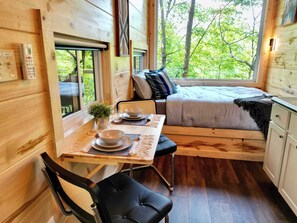 1 bedroom, bed sheets