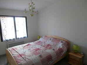 2 bedrooms - Le Barcarès - Charming 2BR Villa with Parking, Near Beach and Port (Le Barcarès)