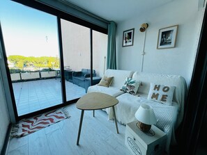 TV - Renovated apartment with terrace near the harbor, 4 sleeps (Argelès-sur-Mer)