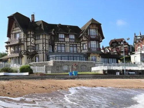 3-room apartment with terrace and parking near the beach