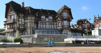 3-room apartment with terrace and parking near the beach