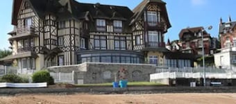 3-room apartment with terrace and parking near the beach
