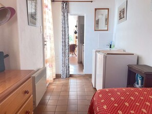 2 bedrooms - Cozy Beachside Home with Tennis Access, Garden & BBQ (La Guérinière)