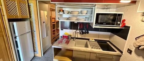 Réfrigérateur, micro-ondes