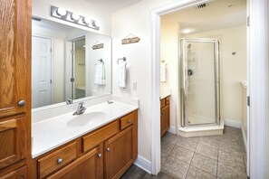 Shower, towels - Waters Edge 510 • Amazing Ocean View, Balcony, Large Pool, Covered Parking, Free Beach Service (Fort Walton Beach)