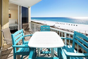 Outdoor dining - Waters Edge 510 • Amazing Ocean View, Balcony, Large Pool, Covered Parking, Free Beach Service (Fort Walton Beach)