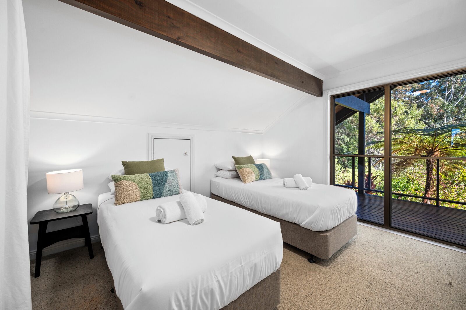 4 slaapkamers, een bureau, een strijkplank/strijkijzer, wifi