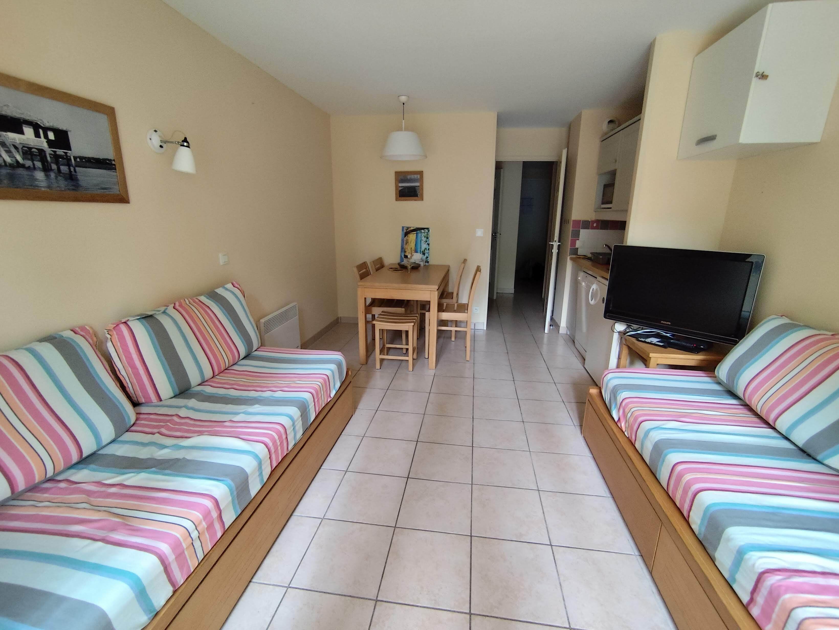 电视、桌上足球