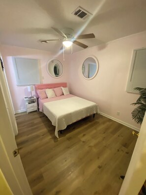3 bedrooms, desk, iron/ironing board, WiFi