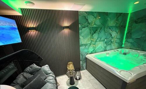 Cozy 1-bedroom Sauna studio in beautiful Prague with WiFi, AC, FREE BREAKFAST