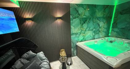 Cozy 1-bedroom Sauna studio in beautiful Prague with WiFi, AC, FREE BREAKFAST