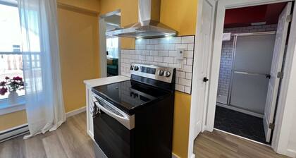 Monkey Jungle, Vibrant 2-BDRM, Rooftop Access