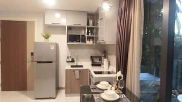 Apartment, 1 Bedroom, Accessible, Balcony | Dining