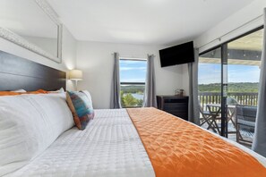 3 bedrooms, iron/ironing board, travel cot, free WiFi - Sunset Views • 2 Kitchens • Pools, near SDC (Kimberling City)