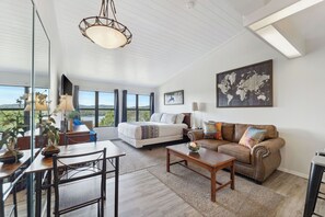 Smart TV - Sunset Views • 2 Kitchens • Pools, near SDC (Kimberling City)