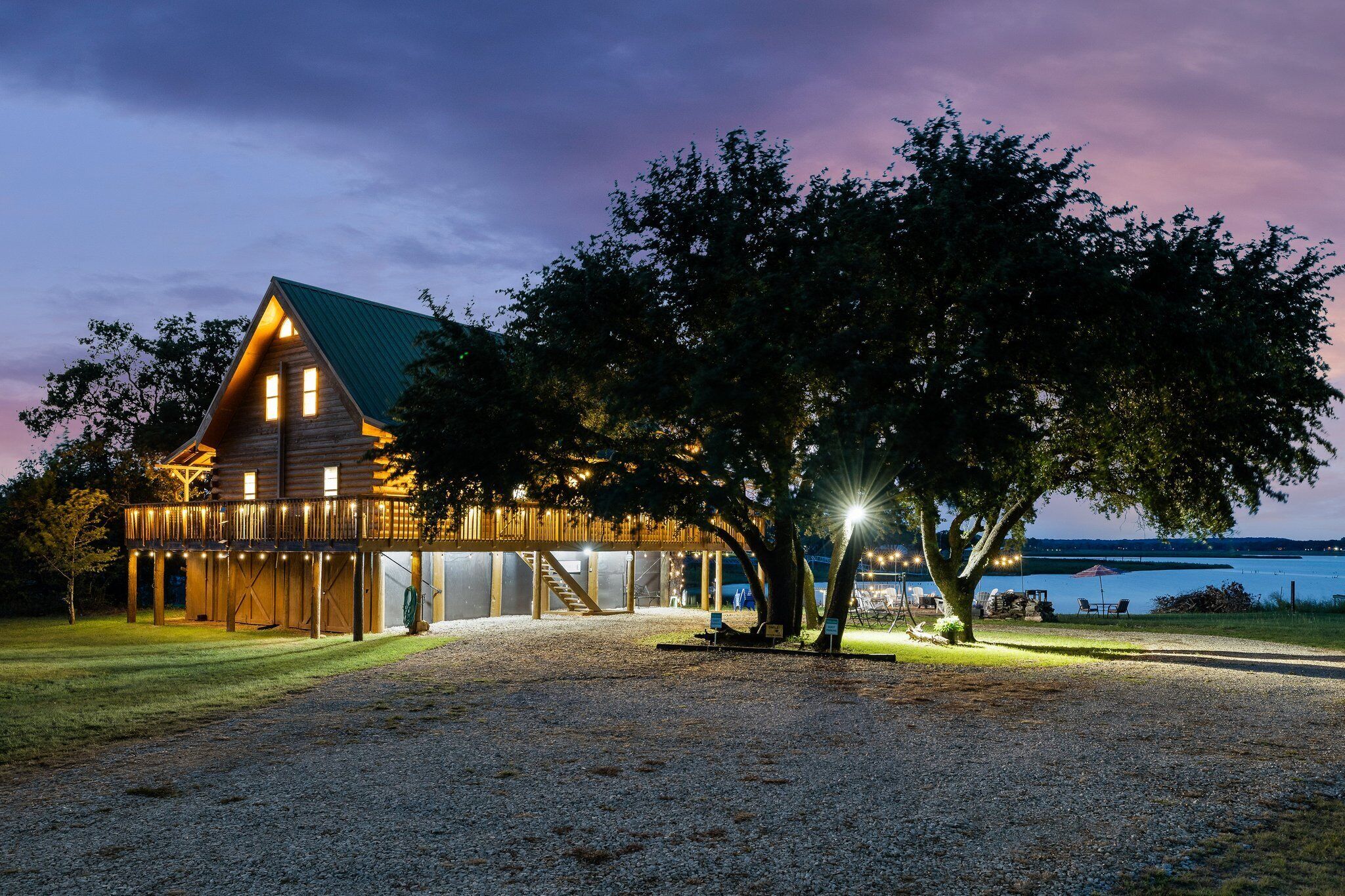 Lakefront Log Cabin on Lake Leon ~ Eastland, TX!