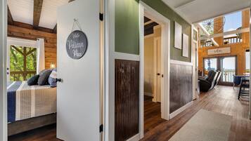 3 camere, una scrivania, ferro/asse da stiro, culla da viaggio