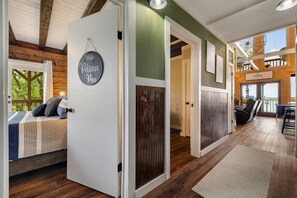 3 camere, una scrivania, ferro/asse da stiro, culla da viaggio