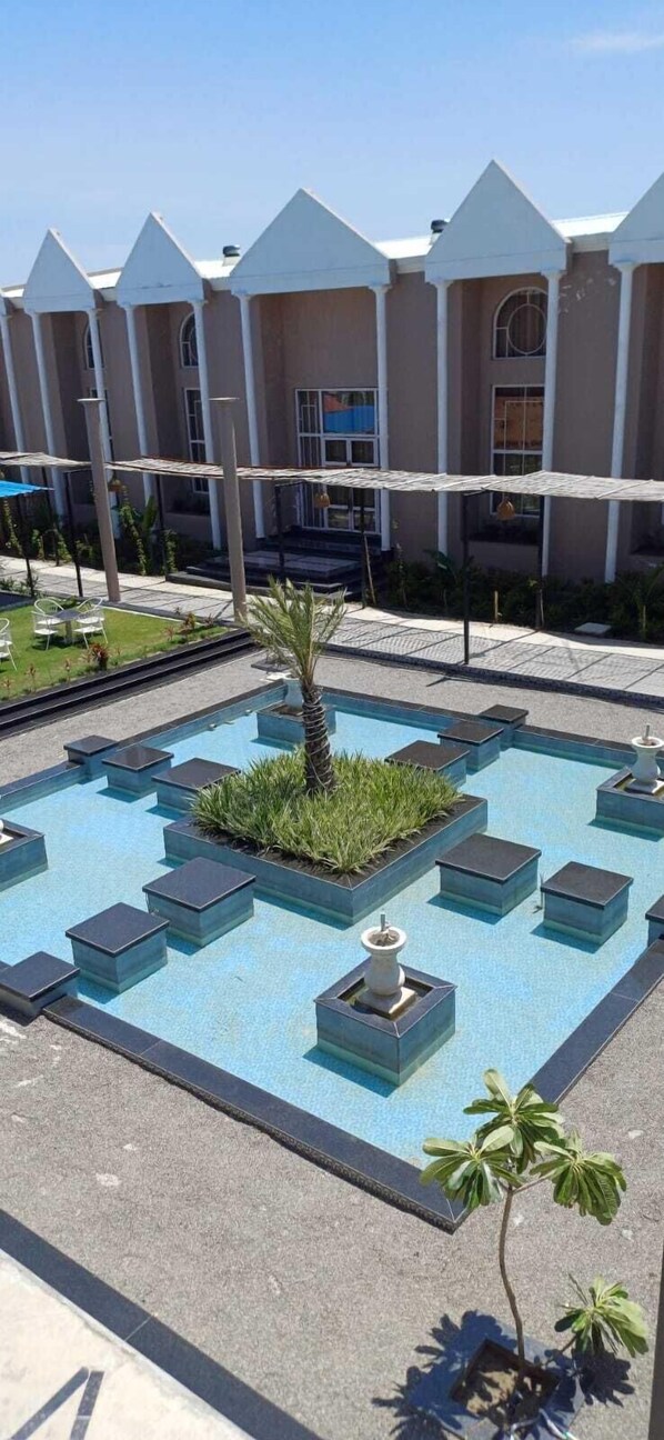 Fountain - DUDHWA NIRWANA RETREAT (Palia Kalan)