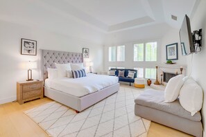 6 bedrooms, iron/ironing board, Internet, bed sheets