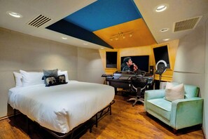 6 habitaciones, tabla de planchar con plancha, internet y ropa de cama 