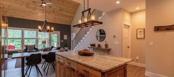 Hot Tub, 2 Kings, by Waterfalls, Skiing and Hiking