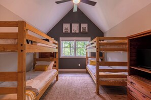 3 habitaciones, escritorio, tabla de planchar con plancha y wifi