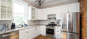 Ludlow Lodge w/ City Views