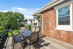Outdoor dining - Ludlow Lodge w/ City Views (Covington)