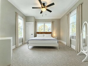 Room - Near Cincy Skyline Views Historic 4BR (Covington)
