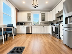 Private kitchen - Near Cincy Skyline Views Historic 4BR (Covington)