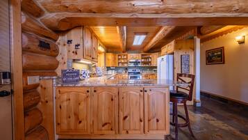 Coffee/tea maker, toaster