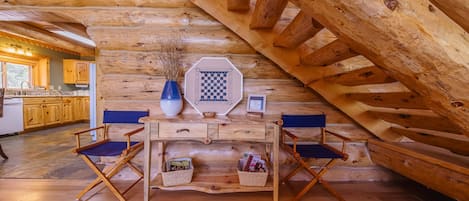 Cabane, plusieurs lits, patio, vue montagne (Maggie’s Cabin) | Intérieur