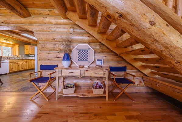 Cabin, Multiple Beds, Patio, Mountain View (Maggie’s Cabin) | Interior