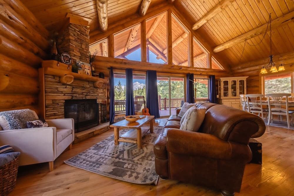 Maggies Cabin w/ Boat Rental - Stryker, MT