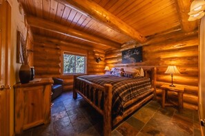 Stuga - flera sĂ€ngar - uteplats - utsikt mot bergen (Maggieâs Cabin) | 2 sovrum, individuell inredning, unika möbler och sĂ€ngklĂ€der