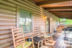 House (2 Bedrooms) | Interior - Community Pool! Sevierville Stay w/ Billiards (Sevierville)