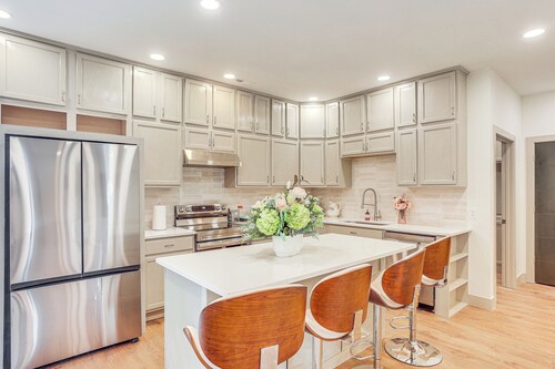 1 Mi to Downtown: New Albany Home w/ Yard