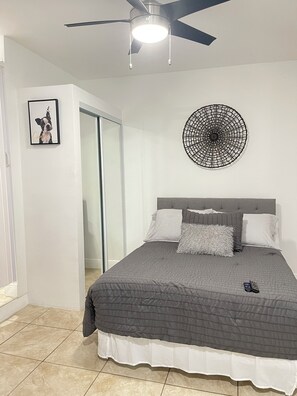 1 bedroom, iron/ironing board, WiFi, bed sheets - Cozy studio in fabulous Orlando close to everything  (Orlando)