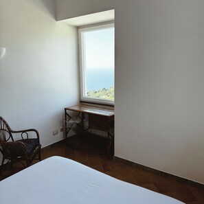 2 Schlafzimmer, Betten mit Memory-Foam-Matratzen, Schreibtisch