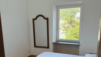 2 bedrooms, memory-foam beds, desk, soundproofing