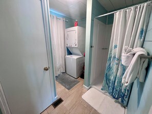 Douche, serviettes fournies