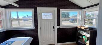Cottage by the Sea- Short walk to the beach!