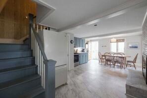 Ferienhaus, Mehrere Betten, Terrasse, Gartenblick (Maine Escape) | Innenbereich