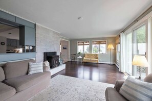 Ferienhaus, Mehrere Betten, Terrasse, Gartenblick (Maine Escape) | Wohnbereich